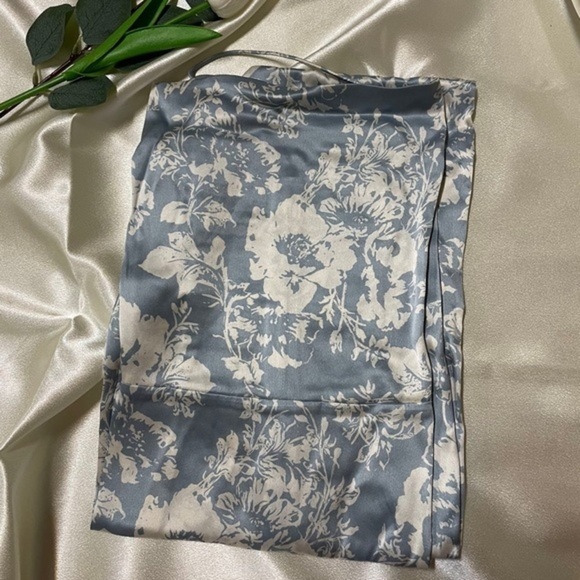 Reformation Frankie Silk Dress in Porcelain *NEW* - Picture 5 of 7